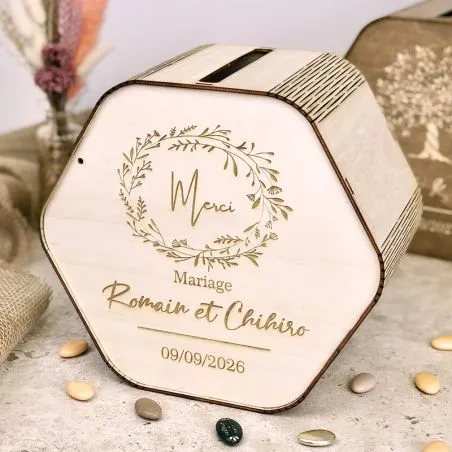 Urne mariage en bois gravée - Hexagonal